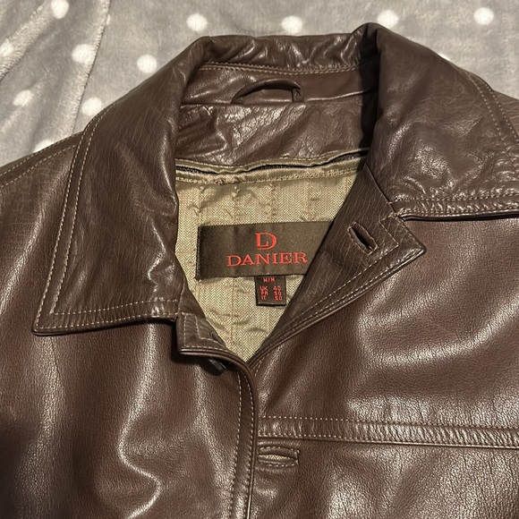 Danier men’s leather brown jacket - Picture 5 of 6
